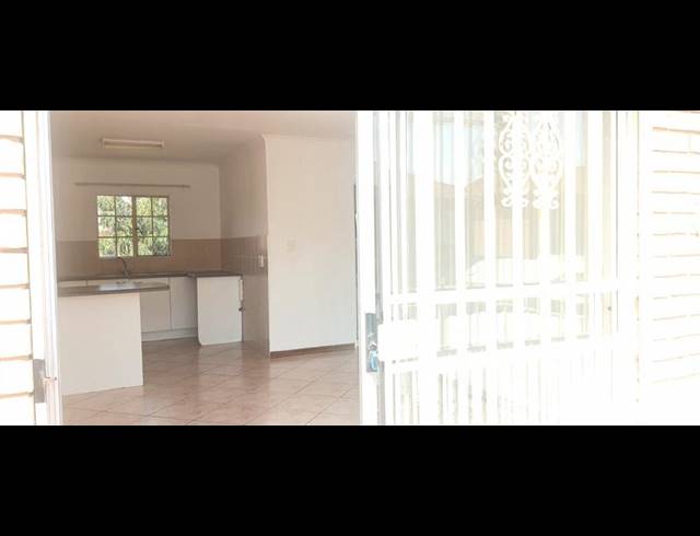 2 BEDROOM PROPERTY TO RENT IN HELIKONPARK